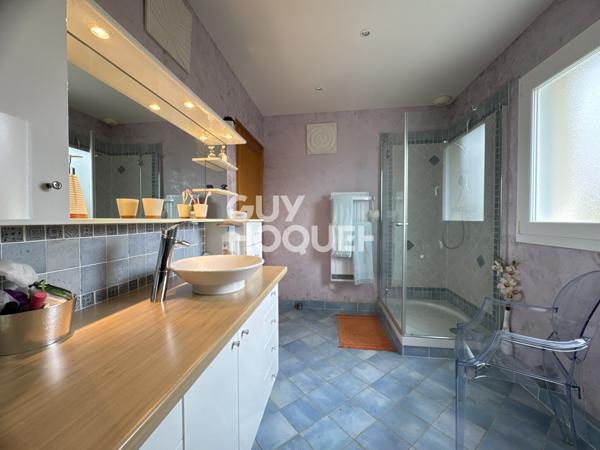 LAVANNES - EXCLUSIVITE - A VENDRE - Maison de type 6 avec jardin et garage double