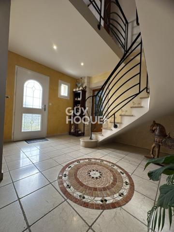LAVANNES - EXCLUSIVITE - A VENDRE - Maison de type 6 avec jardin et garage double
