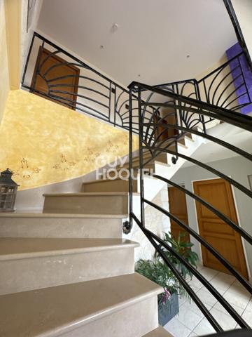 LAVANNES - EXCLUSIVITE - A VENDRE - Maison de type 6 avec jardin et garage double
