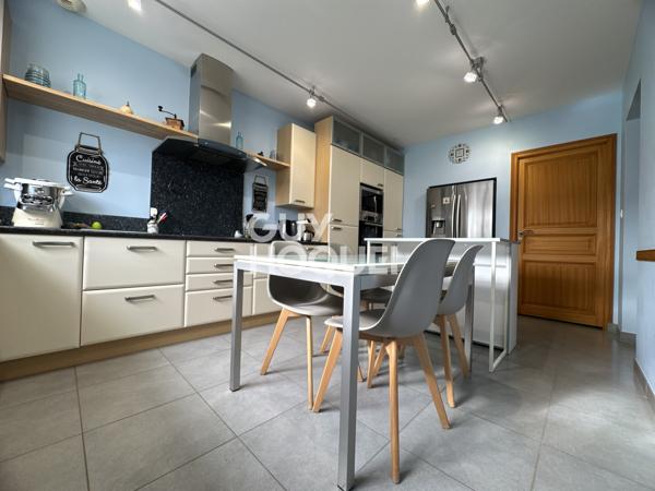 LAVANNES - EXCLUSIVITE - A VENDRE - Maison de type 6 avec jardin et garage double