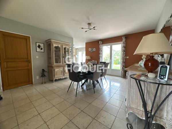 LAVANNES - EXCLUSIVITE - A VENDRE - Maison de type 6 avec jardin et garage double