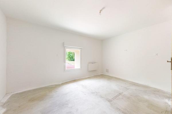 Maison familiale rénovée de 140 m² avec terrasse et double garage