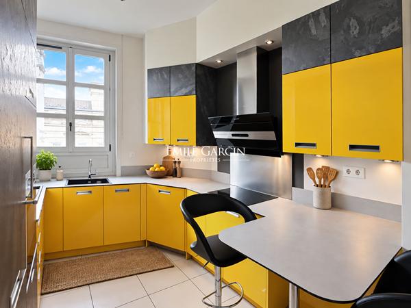À vendre - Appartement bourgeois - Bordeaux Saint Seurin - cave et parking