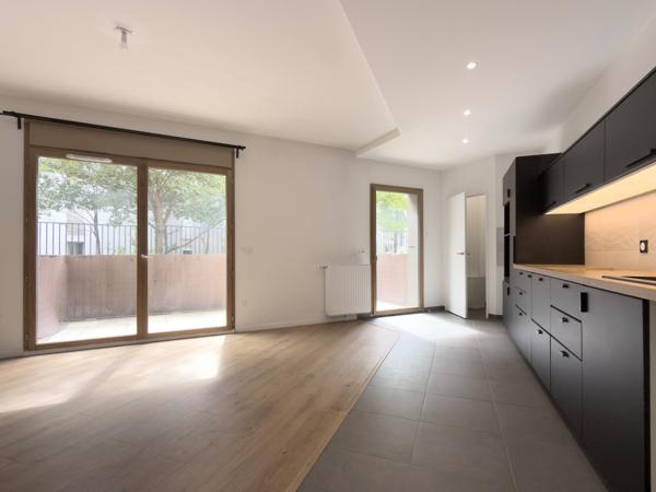 Appartement contemporain et lumineux dans résidence récente.