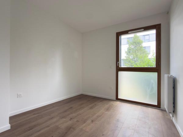 Appartement contemporain et lumineux dans résidence récente.