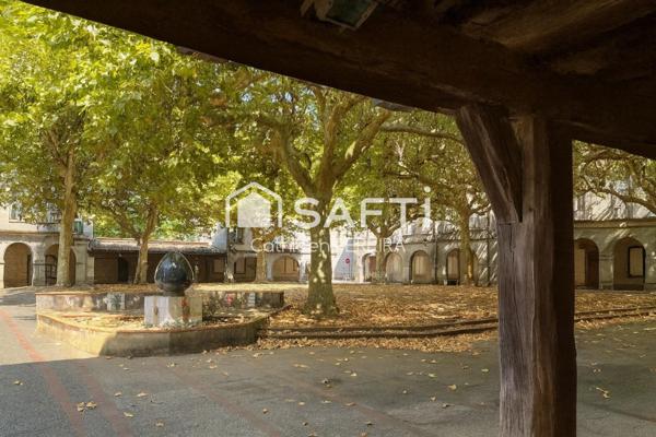 Vaste dépendance avec deux plateaux à rénover