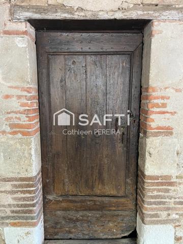 Vaste dépendance avec deux plateaux à rénover