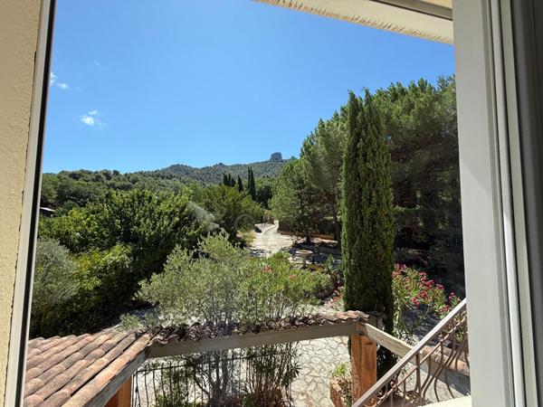 Maison 200m² avec 1368m² de terrain vu sainte victoire et pilon du roi - location - calme absolu