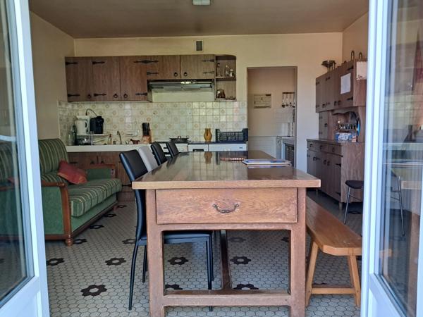 Maison au calme à vendre 7 pièces sur belle surface de terrain