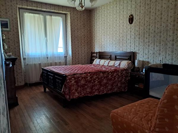 Maison au calme à vendre 7 pièces sur belle surface de terrain