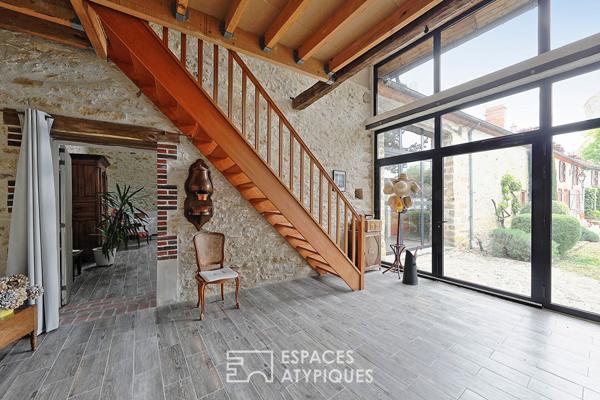 Corps de ferme avec dépendances, jardin paysager et piscine