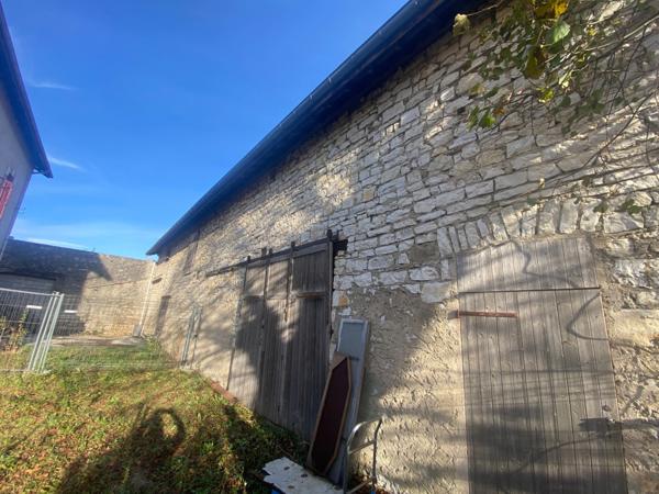 Dpt Ain (01), à vendre NURIEUX VOLOGNAT Ancien Hotel-Restaurant - Terrain de 1 338,00 m²