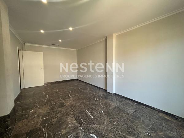 Bureaux (modifiable en habitation) 150m² avec PARKING - Grand standing au coeur d'Avignon intra-muros