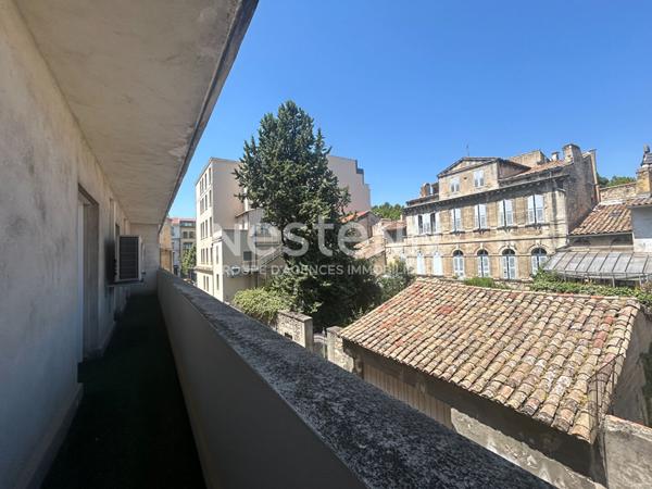 Bureaux (modifiable en habitation) 150m² avec PARKING - Grand standing au coeur d'Avignon intra-muros