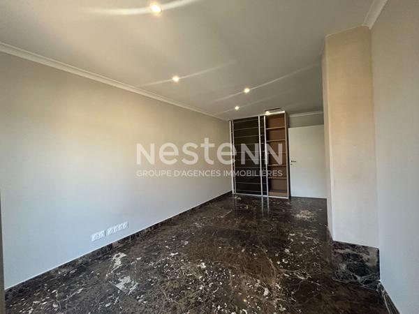 Bureaux (modifiable en habitation) 150m² avec PARKING - Grand standing au coeur d'Avignon intra-muros