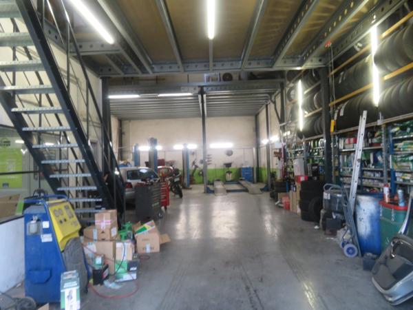 Fonds de GARAGE AUTOS, réparations et entretien toutes MARQUES A vendre DIGNE LES BAINS (04)