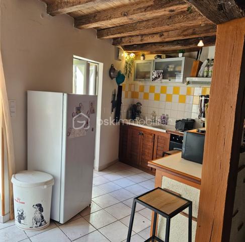 Patrice CITTERIO vous propose cette Maison de ville au calme de 4 pièces, d’une surface de 114 M² sur deux niveaux. Ce bien situé à deux pas du centre ville de Mézin, possède un charme indéniable grâce aux poutres apparentes, pierres apparentes et parquet à l’étage. 


Au rez-de-chaussée : 



Une cuisine américaine entièrement équipée ouvre sur une belle pièce de vie, d’une superficie de 32 m².

Au fond de la pièce un escalier conduit au premier niveau.



Au 1er étage : 



L’escalier débouche sur un espace de 14,60 m² aux multiples fonctions.

On trouve également une première chambre d’une superficie de 12,50 m² ainsi qu’une salle d'eau de 7,40 m² avec WC. 


Au 2ème étage : 

On arrive sur un palier de 2,45 m² qui dessert 

- la  deuxième chambre d’une superficie de 15,35 m²

- une troisième chambre spacieuse de 23,25 m² avec son dressing de 3,85 m², 

Il est possible de créer aisément à cet étage une salle de bain et un wc.

Il est à noté que toutes les fenêtres sont en PVC double vitrage et que le chauffage est au gaz de ville.



Les atouts de ce bien :

Vendu avec des locataires en place sérieux, avec un rapport locatif de 8% brut par an.

Cette maison est située en plein centre de Mézin, elle bénéficie de la proximité immédiate de toutes les commodités à pied : commerces, écoles, services publics. 

Les établissements scolaires vont de la maternelle au collège.


Je reste à votre disposition pour tout complément d'information et pour toute demande de visite.
