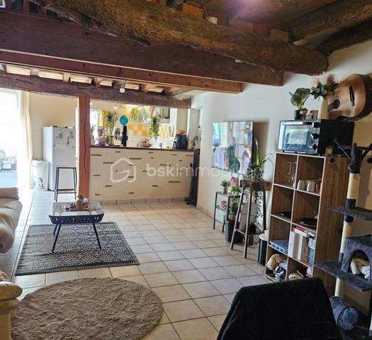 Patrice CITTERIO vous propose cette Maison de ville au calme de 4 pièces, d’une surface de 114 M² sur deux niveaux. Ce bien situé à deux pas du centre ville de Mézin, possède un charme indéniable grâce aux poutres apparentes, pierres apparentes et parquet à l’étage. 


Au rez-de-chaussée : 



Une cuisine américaine entièrement équipée ouvre sur une belle pièce de vie, d’une superficie de 32 m².

Au fond de la pièce un escalier conduit au premier niveau.



Au 1er étage : 



L’escalier débouche sur un espace de 14,60 m² aux multiples fonctions.

On trouve également une première chambre d’une superficie de 12,50 m² ainsi qu’une salle d'eau de 7,40 m² avec WC. 


Au 2ème étage : 

On arrive sur un palier de 2,45 m² qui dessert 

- la  deuxième chambre d’une superficie de 15,35 m²

- une troisième chambre spacieuse de 23,25 m² avec son dressing de 3,85 m², 

Il est possible de créer aisément à cet étage une salle de bain et un wc.

Il est à noté que toutes les fenêtres sont en PVC double vitrage et que le chauffage est au gaz de ville.



Les atouts de ce bien :

Vendu avec des locataires en place sérieux, avec un rapport locatif de 8% brut par an.

Cette maison est située en plein centre de Mézin, elle bénéficie de la proximité immédiate de toutes les commodités à pied : commerces, écoles, services publics. 

Les établissements scolaires vont de la maternelle au collège.


Je reste à votre disposition pour tout complément d'information et pour toute demande de visite.