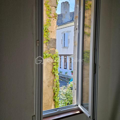 Patrice CITTERIO vous propose cette Maison de ville au calme de 4 pièces, d’une surface de 114 M² sur deux niveaux. Ce bien situé à deux pas du centre ville de Mézin, possède un charme indéniable grâce aux poutres apparentes, pierres apparentes et parquet à l’étage. 


Au rez-de-chaussée : 



Une cuisine américaine entièrement équipée ouvre sur une belle pièce de vie, d’une superficie de 32 m².

Au fond de la pièce un escalier conduit au premier niveau.



Au 1er étage : 



L’escalier débouche sur un espace de 14,60 m² aux multiples fonctions.

On trouve également une première chambre d’une superficie de 12,50 m² ainsi qu’une salle d'eau de 7,40 m² avec WC. 


Au 2ème étage : 

On arrive sur un palier de 2,45 m² qui dessert 

- la  deuxième chambre d’une superficie de 15,35 m²

- une troisième chambre spacieuse de 23,25 m² avec son dressing de 3,85 m², 

Il est possible de créer aisément à cet étage une salle de bain et un wc.

Il est à noté que toutes les fenêtres sont en PVC double vitrage et que le chauffage est au gaz de ville.



Les atouts de ce bien :

Vendu avec des locataires en place sérieux, avec un rapport locatif de 8% brut par an.

Cette maison est située en plein centre de Mézin, elle bénéficie de la proximité immédiate de toutes les commodités à pied : commerces, écoles, services publics. 

Les établissements scolaires vont de la maternelle au collège.


Je reste à votre disposition pour tout complément d'information et pour toute demande de visite.
