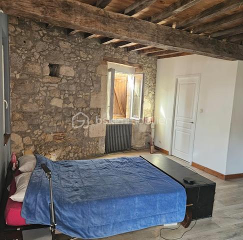 Patrice CITTERIO vous propose cette Maison de ville au calme de 4 pièces, d’une surface de 114 M² sur deux niveaux. Ce bien situé à deux pas du centre ville de Mézin, possède un charme indéniable grâce aux poutres apparentes, pierres apparentes et parquet à l’étage. 


Au rez-de-chaussée : 



Une cuisine américaine entièrement équipée ouvre sur une belle pièce de vie, d’une superficie de 32 m².

Au fond de la pièce un escalier conduit au premier niveau.



Au 1er étage : 



L’escalier débouche sur un espace de 14,60 m² aux multiples fonctions.

On trouve également une première chambre d’une superficie de 12,50 m² ainsi qu’une salle d'eau de 7,40 m² avec WC. 


Au 2ème étage : 

On arrive sur un palier de 2,45 m² qui dessert 

- la  deuxième chambre d’une superficie de 15,35 m²

- une troisième chambre spacieuse de 23,25 m² avec son dressing de 3,85 m², 

Il est possible de créer aisément à cet étage une salle de bain et un wc.

Il est à noté que toutes les fenêtres sont en PVC double vitrage et que le chauffage est au gaz de ville.



Les atouts de ce bien :

Vendu avec des locataires en place sérieux, avec un rapport locatif de 8% brut par an.

Cette maison est située en plein centre de Mézin, elle bénéficie de la proximité immédiate de toutes les commodités à pied : commerces, écoles, services publics. 

Les établissements scolaires vont de la maternelle au collège.


Je reste à votre disposition pour tout complément d'information et pour toute demande de visite.