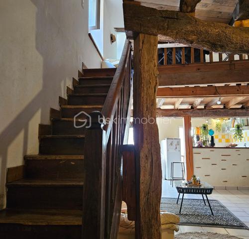 Patrice CITTERIO vous propose cette Maison de ville au calme de 4 pièces, d’une surface de 114 M² sur deux niveaux. Ce bien situé à deux pas du centre ville de Mézin, possède un charme indéniable grâce aux poutres apparentes, pierres apparentes et parquet à l’étage. 


Au rez-de-chaussée : 



Une cuisine américaine entièrement équipée ouvre sur une belle pièce de vie, d’une superficie de 32 m².

Au fond de la pièce un escalier conduit au premier niveau.



Au 1er étage : 



L’escalier débouche sur un espace de 14,60 m² aux multiples fonctions.

On trouve également une première chambre d’une superficie de 12,50 m² ainsi qu’une salle d'eau de 7,40 m² avec WC. 


Au 2ème étage : 

On arrive sur un palier de 2,45 m² qui dessert 

- la  deuxième chambre d’une superficie de 15,35 m²

- une troisième chambre spacieuse de 23,25 m² avec son dressing de 3,85 m², 

Il est possible de créer aisément à cet étage une salle de bain et un wc.

Il est à noté que toutes les fenêtres sont en PVC double vitrage et que le chauffage est au gaz de ville.



Les atouts de ce bien :

Vendu avec des locataires en place sérieux, avec un rapport locatif de 8% brut par an.

Cette maison est située en plein centre de Mézin, elle bénéficie de la proximité immédiate de toutes les commodités à pied : commerces, écoles, services publics. 

Les établissements scolaires vont de la maternelle au collège.


Je reste à votre disposition pour tout complément d'information et pour toute demande de visite.