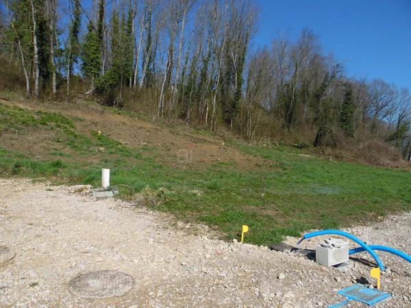 Terrain constructible de 510 m² à Villette-sur-Ain