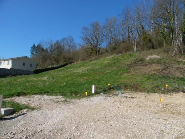 Terrain constructible de 510 m² à Villette-sur-Ain
