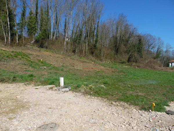 Terrain constructible de 510 m² à Villette-sur-Ain