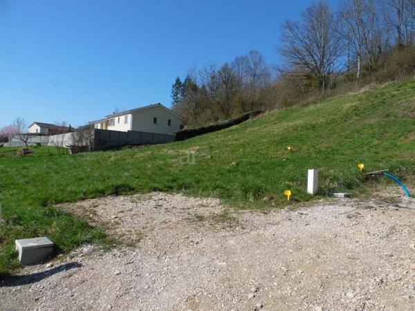 Terrain constructible de 510 m² à Villette-sur-Ain