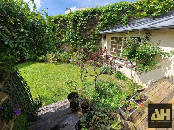 EXCLUSIVITÉ - ST MICHEL - CHARMANTE MAISON DE VILLE  - 180 M2  - JOLI JARDIN CLOS - GARAGE