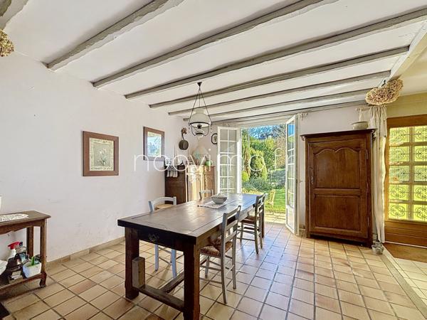 Plain-pied, 3 chambres, garage, beau jardin