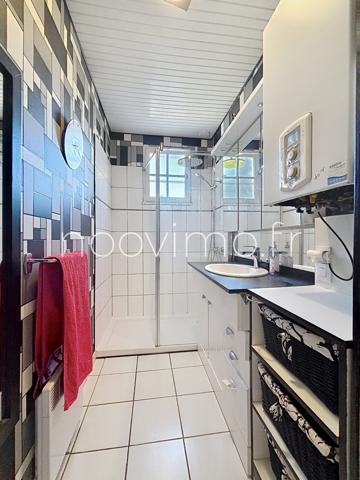 Plain-pied, 3 chambres, garage, beau jardin