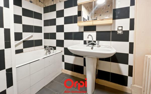 Maison à vendre    4 pièces •  Montmarault