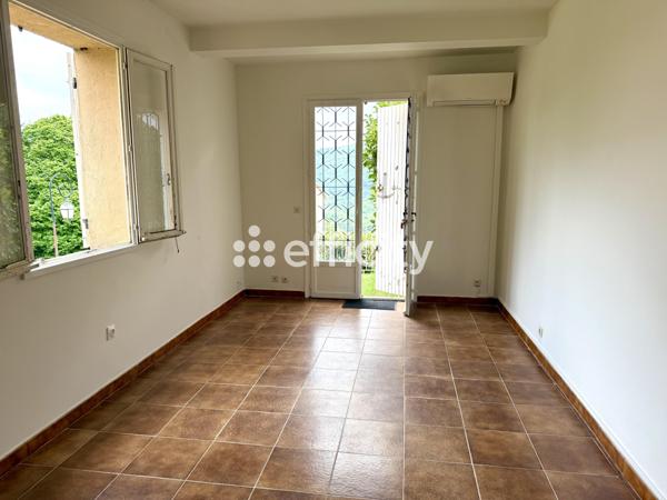 Appartement
         2 pièces
        - 30 m² Exclusivité 100 000 € *