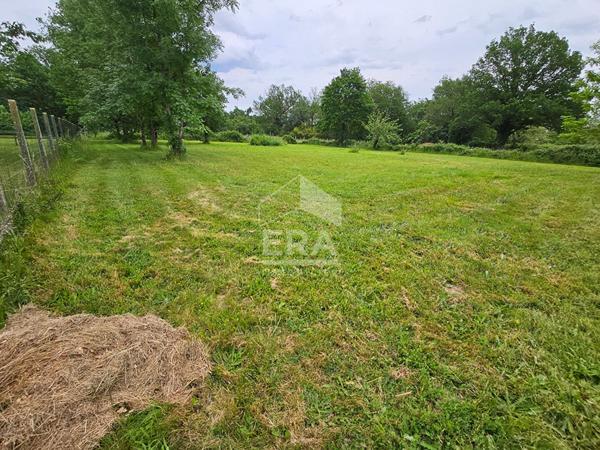 Terrain constructible au calme en seconde ligne