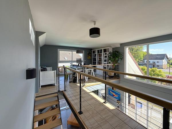 Contemporaine avec piscine et belles prestations