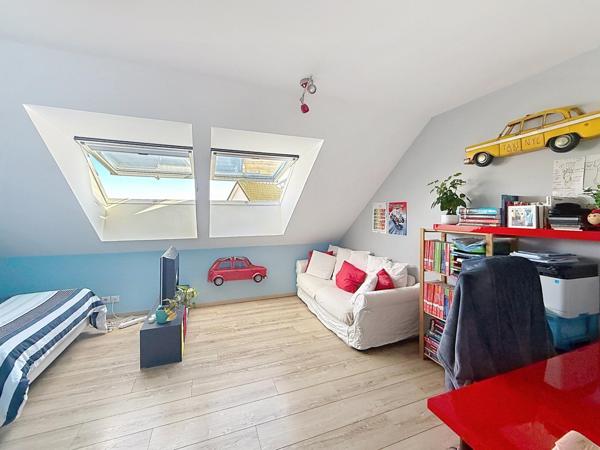 Contemporaine avec piscine et belles prestations