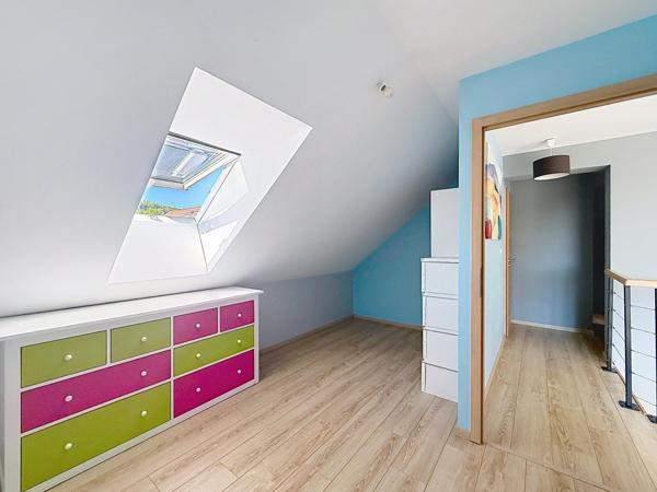 Contemporaine avec piscine et belles prestations