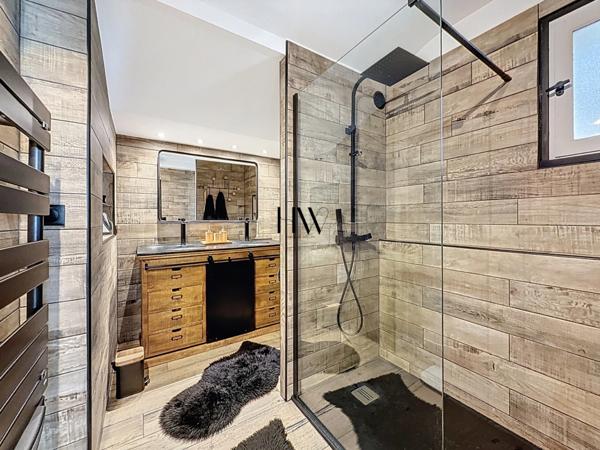 Chalet à vendre - entièrement rénovée avec vue panoramique lac et montagne - 8 pièces SEVRIER (74)