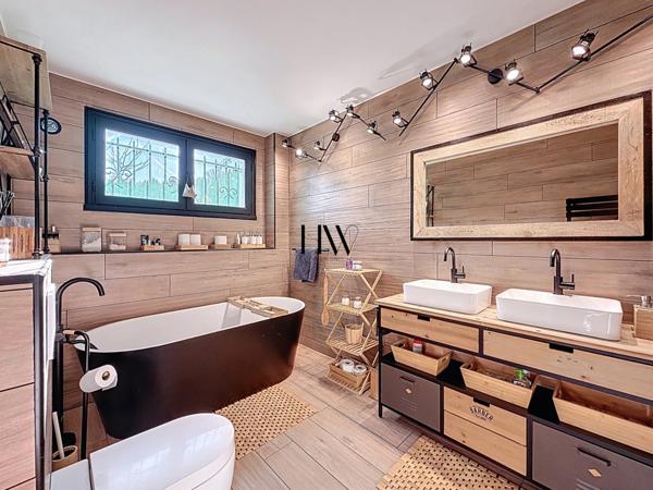 Chalet à vendre - entièrement rénovée avec vue panoramique lac et montagne - 8 pièces SEVRIER (74)