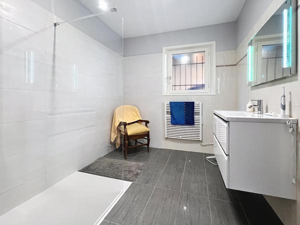 Charmante maison familiale avec dépendances sur 1 390 m² – Angles