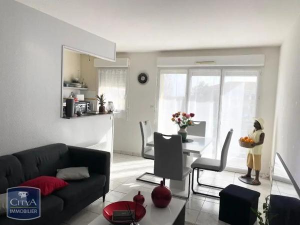 Appartement à louer 2 pièces 52.22m² Niort (79000)