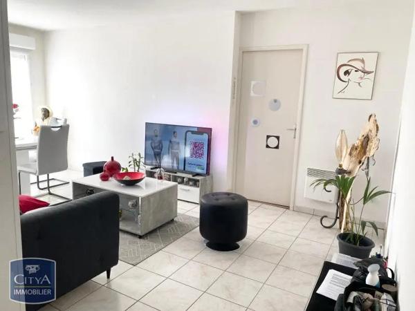 Appartement à louer 2 pièces 52.22m² Niort (79000)