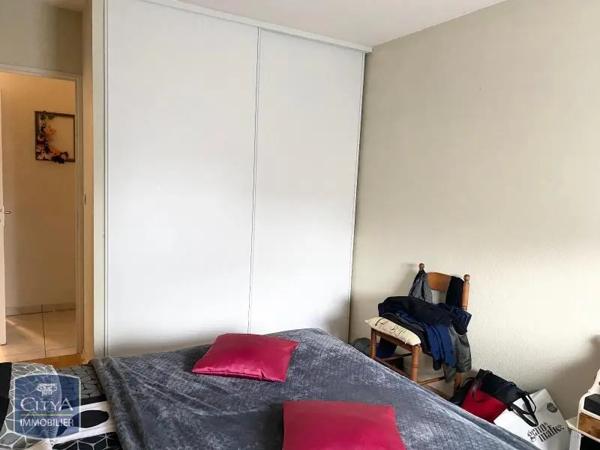 Appartement à louer 2 pièces 52.22m² Niort (79000)