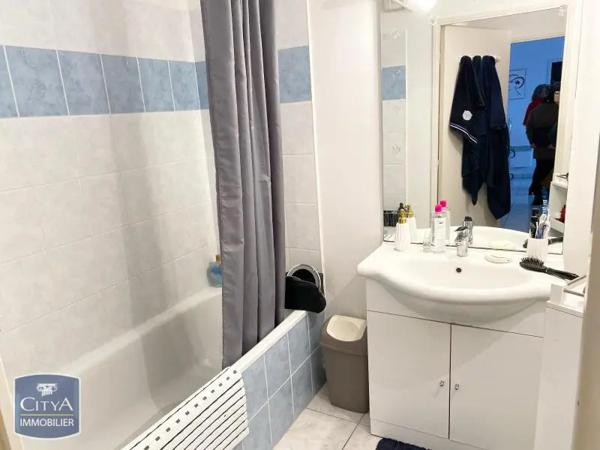 Appartement à louer 2 pièces 52.22m² Niort (79000)
