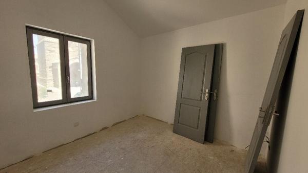 Maison T3 - 70 m² à rénover - 2 chambres  - Azille -  57 000