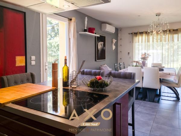 ROGNES - ENSEMBLE IMMOBILIER - PISCINE - CARPORT - TERRAIN  4000 M2 - POSSIBILITE DETACHEMENT - 1 200 000