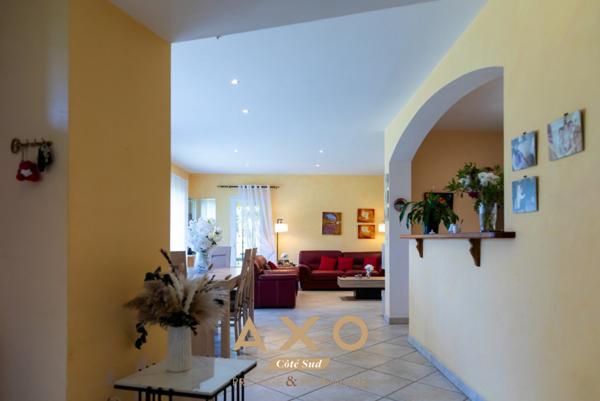 ROGNES - ENSEMBLE IMMOBILIER - PISCINE - CARPORT - TERRAIN  4000 M2 - POSSIBILITE DETACHEMENT - 1 200 000