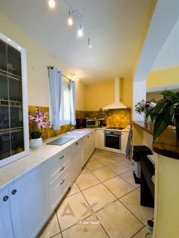 ROGNES - ENSEMBLE IMMOBILIER - PISCINE - CARPORT - TERRAIN  4000 M2 - POSSIBILITE DETACHEMENT - 1 200 000