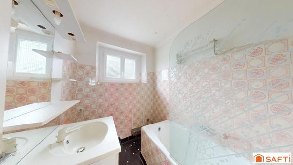 Maison 137m2, 5 pièces, 4 chambres, garage et jardinet